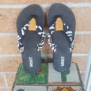 NEVER WORN Mixit Tribal Aztec Flip Flops Sandals